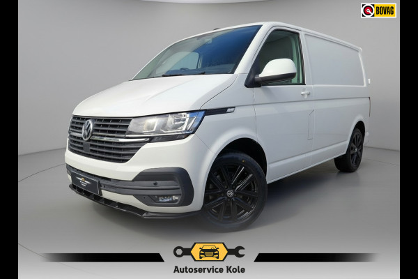 Volkswagen Transporter 2.0 TDI L1H1 150PK * Trekhaak * Navigatiesysteem * 3-Zits * Parkeercamera * 96.000KM! *