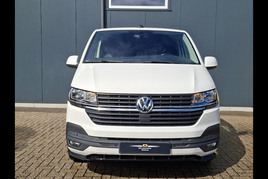 Volkswagen Transporter 2.0 TDI L1H1 150PK * Trekhaak * Navigatiesysteem * 3-Zits * Parkeercamera * 96.000KM! *