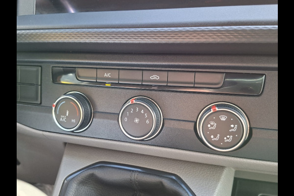 Volkswagen Transporter 2.0 TDI L1H1 150PK * Trekhaak * Navigatiesysteem * 3-Zits * Parkeercamera * 96.000KM! *