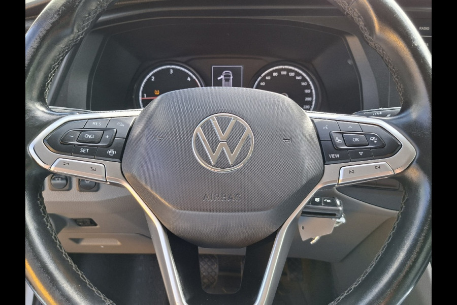 Volkswagen Transporter 2.0 TDI L1H1 150PK * Trekhaak * Navigatiesysteem * 3-Zits * Parkeercamera * 96.000KM! *