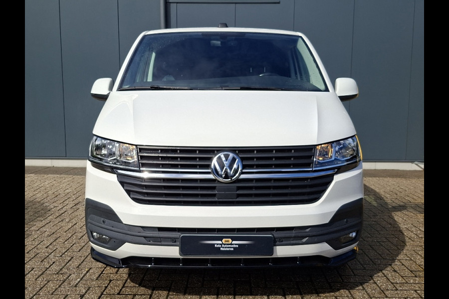 Volkswagen Transporter 2.0 TDI L1H1 150PK * Trekhaak * Navigatiesysteem * 3-Zits * Parkeercamera * 96.000KM! *