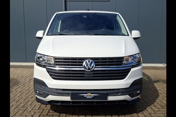Volkswagen Transporter 2.0 TDI L1H1 150PK * Trekhaak * Navigatiesysteem * 3-Zits * Parkeercamera * 96.000KM! *