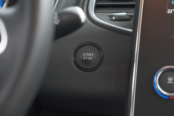 Renault Scénic TCe 140 EDC Limited | Camera | Stoelverwarming | Navigatie | Apple Carplay