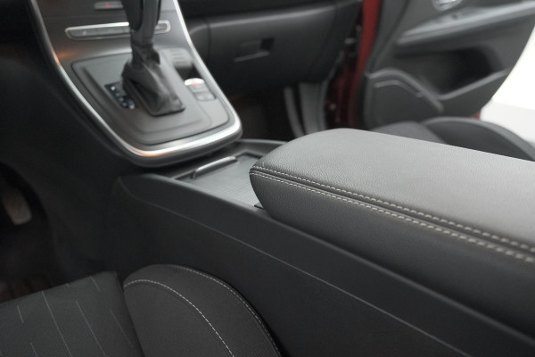Renault Scénic TCe 140 EDC Limited | Camera | Stoelverwarming | Navigatie | Apple Carplay