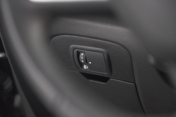 Renault Scénic TCe 140 EDC Limited | Camera | Stoelverwarming | Navigatie | Apple Carplay