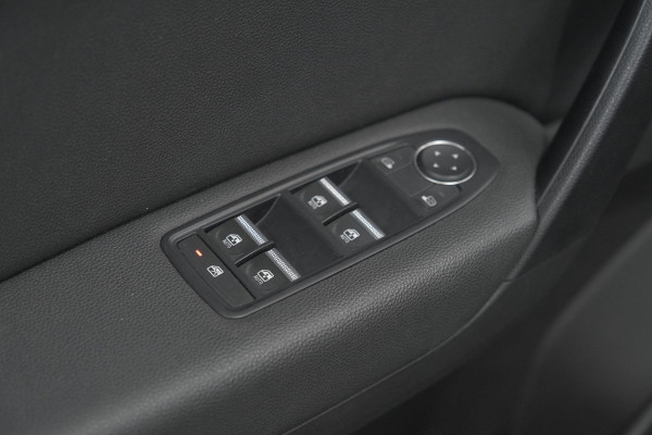 Renault Captur 1.6 E-Tech full hybrid 145 techno | Camera | Parkeersensoren | Climate control | Keyless