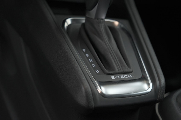 Renault Captur 1.6 E-Tech full hybrid 145 techno | Camera | Parkeersensoren | Climate control | Keyless