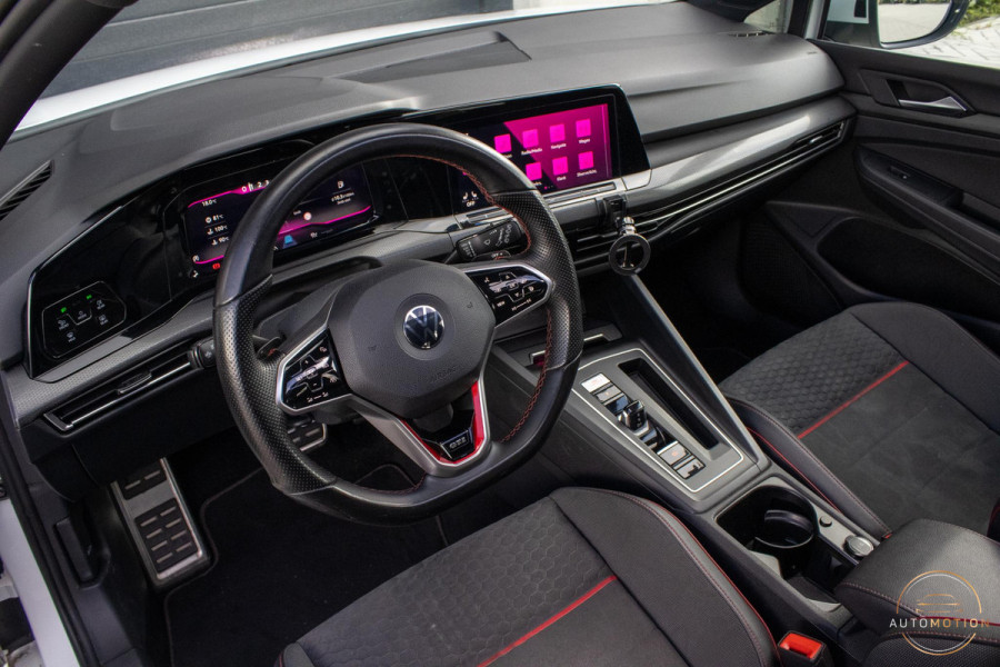 Volkswagen Golf 2.0 TSI GTI Clubsport PANO CAMERA IQ LIGHTS STOELVERWARMING 19 INCH SFEER