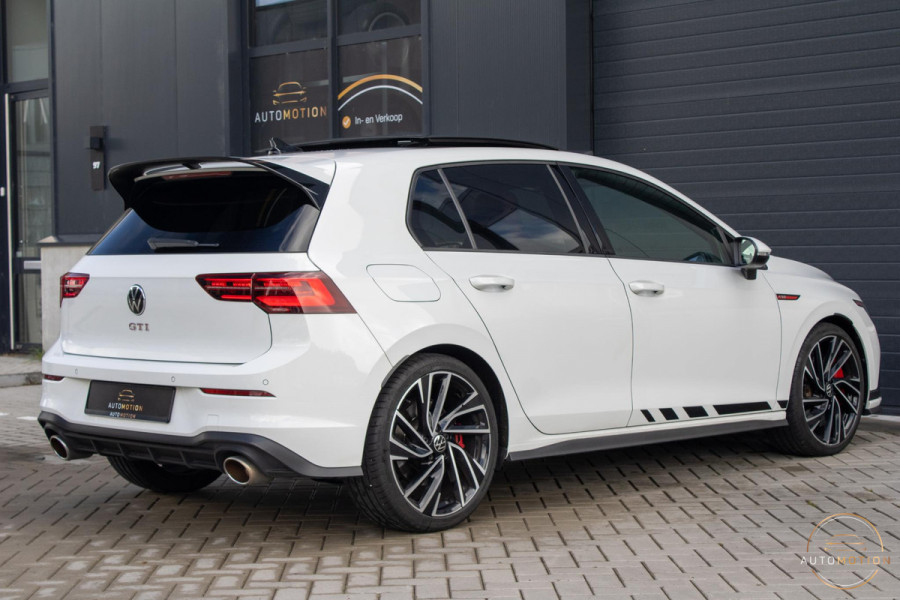 Volkswagen Golf 2.0 TSI GTI Clubsport PANO CAMERA IQ LIGHTS STOELVERWARMING 19 INCH SFEER