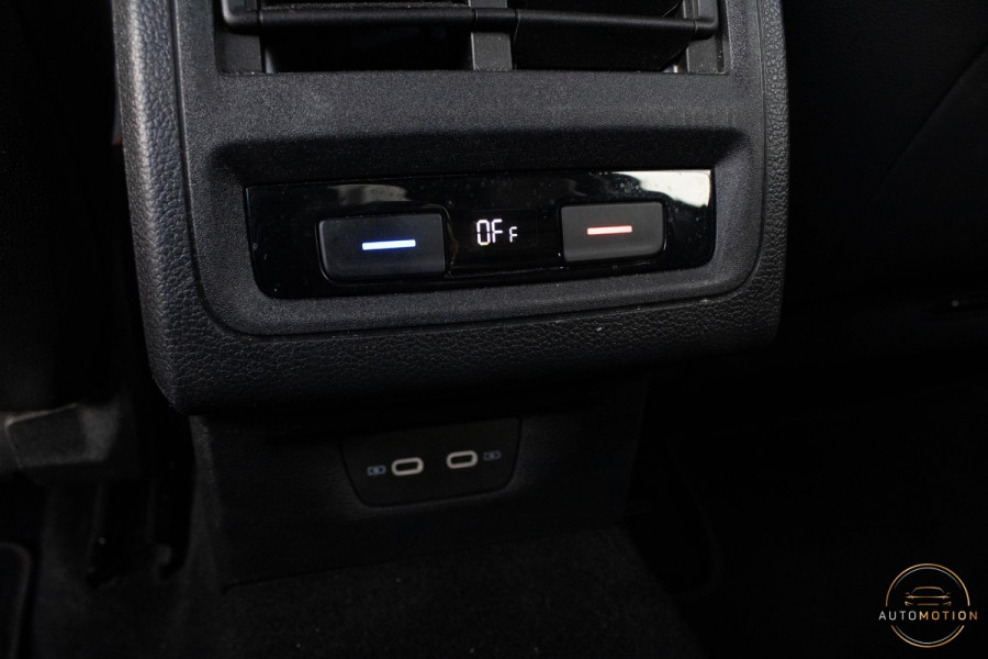Volkswagen Golf 2.0 TSI GTI Clubsport PANO CAMERA IQ LIGHTS STOELVERWARMING 19 INCH SFEER