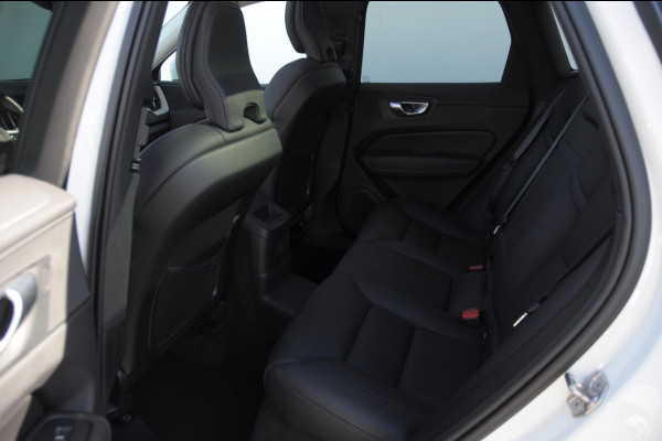 Volvo XC60 T8 390PK Automaat Recharge T8 AWD Inscription / Panoramadak / Leder Dashboard / Luchtvering / Elektrische stoel met geheugen / BLIS / Adaptieve cruise control