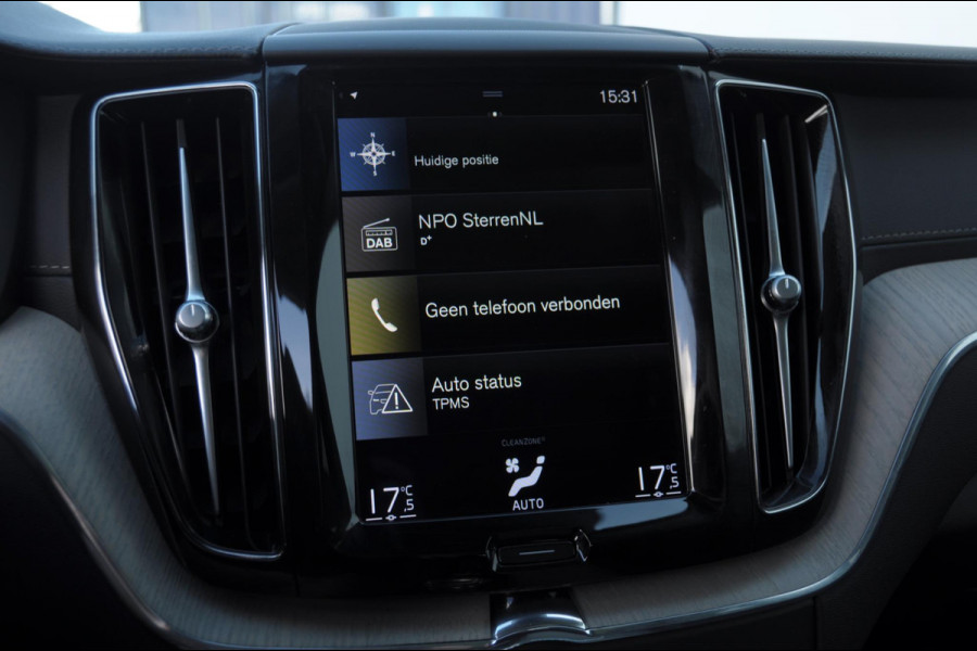 Volvo XC60 T8 390PK Automaat Recharge T8 AWD Inscription / Panoramadak / Leder Dashboard / Luchtvering / Elektrische stoel met geheugen / BLIS / Adaptieve cruise control