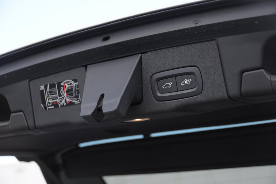 Volvo XC60 T8 390PK Automaat Recharge T8 AWD Inscription / Panoramadak / Leder Dashboard / Luchtvering / Elektrische stoel met geheugen / BLIS / Adaptieve cruise control