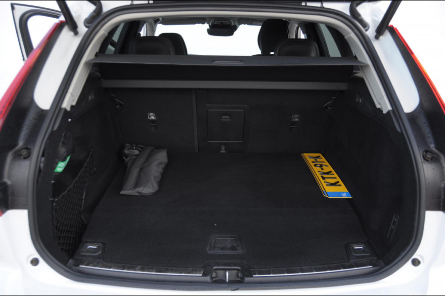 Volvo XC60 T8 390PK Automaat Recharge T8 AWD Inscription / Panoramadak / Leder Dashboard / Luchtvering / Elektrische stoel met geheugen / BLIS / Adaptieve cruise control
