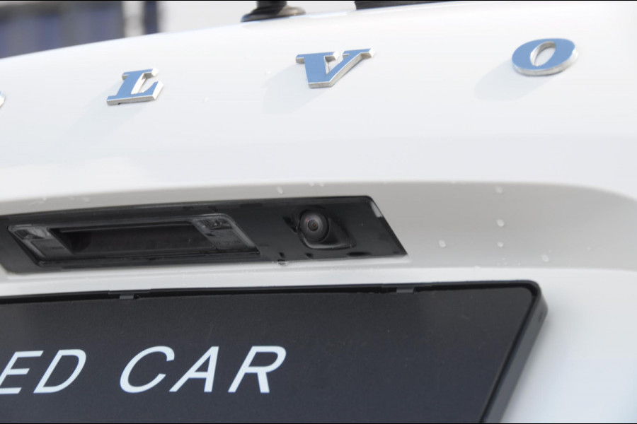 Volvo XC60 T8 390PK Automaat Recharge T8 AWD Inscription / Panoramadak / Leder Dashboard / Luchtvering / Elektrische stoel met geheugen / BLIS / Adaptieve cruise control