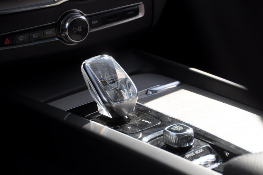 Volvo XC60 T8 390PK Automaat Recharge T8 AWD Inscription / Panoramadak / Leder Dashboard / Luchtvering / Elektrische stoel met geheugen / BLIS / Adaptieve cruise control