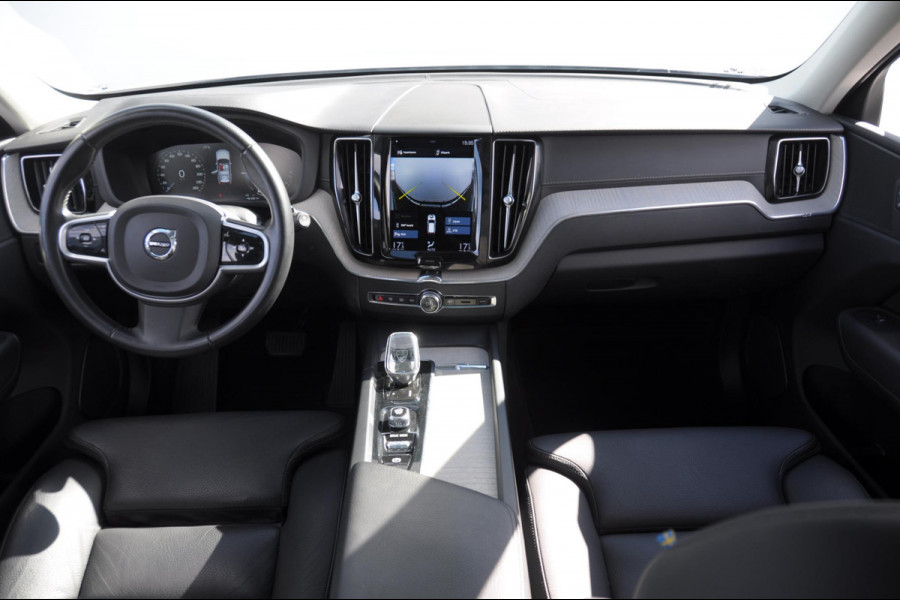 Volvo XC60 T8 390PK Automaat Recharge T8 AWD Inscription / Panoramadak / Leder Dashboard / Luchtvering / Elektrische stoel met geheugen / BLIS / Adaptieve cruise control