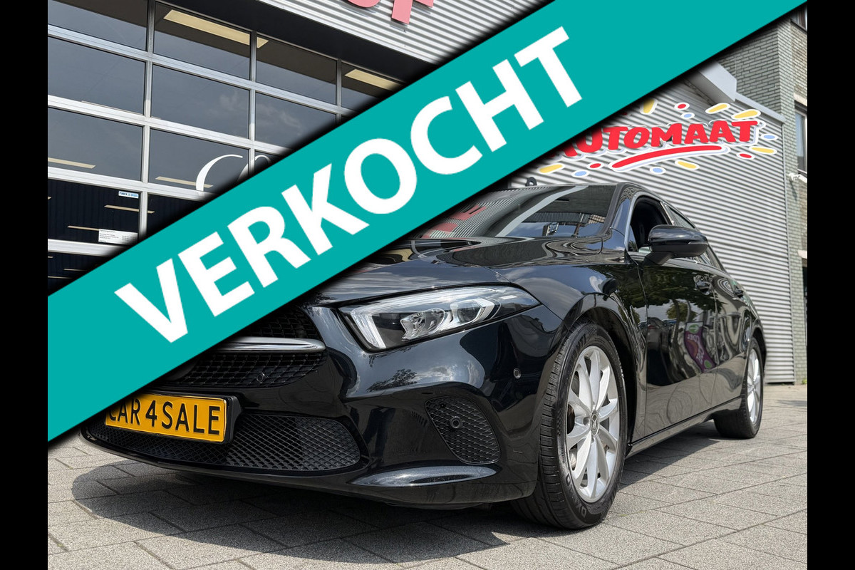 Mercedes-Benz A-Klasse 180 Black Edition I Navigatie I Virtual Cockpit I Sport pakket I 1/2 Leer I LED I PDC I Dealer onderhouden