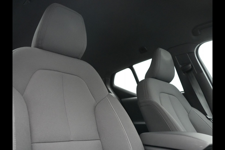 Volvo XC40 Recharge Plus 70 kWh 231pk Dealer O.H | Trekhaak Af Fabriek | Warmtepomp | Adaptive Cruise | Camera | Sportstoelen & Stuur Verwarmd | Google Assistent | Pilot Assist | Apple Carplay | Virutal Cockpit | DAB | 19"L.M