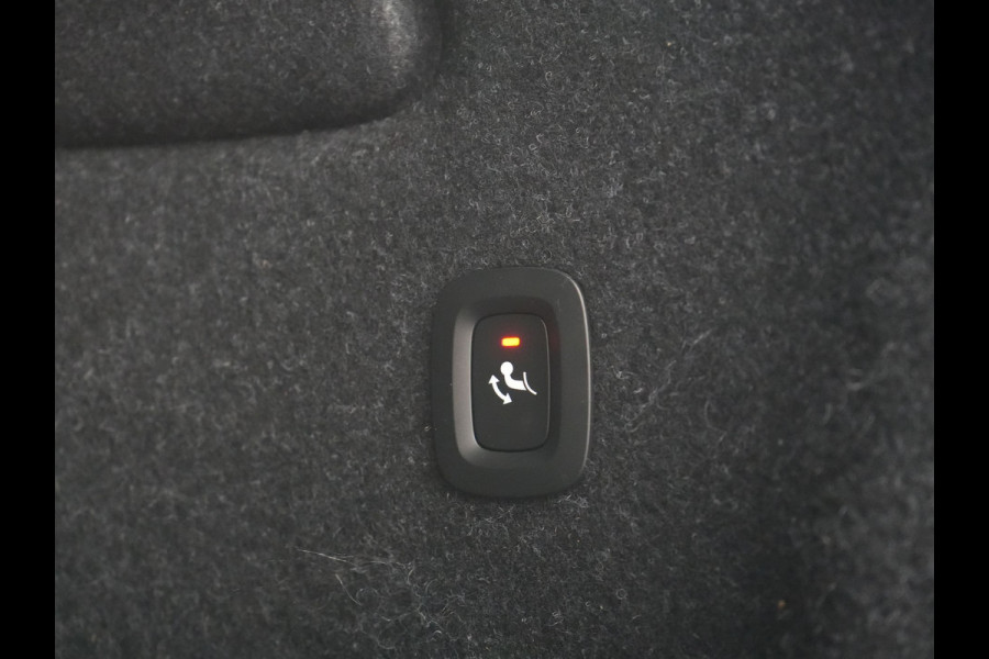 Volvo XC40 Recharge Plus 70 kWh 231pk Dealer O.H | Trekhaak Af Fabriek | Warmtepomp | Adaptive Cruise | Camera | Sportstoelen & Stuur Verwarmd | Google Assistent | Pilot Assist | Apple Carplay | Virutal Cockpit | DAB | 19"L.M