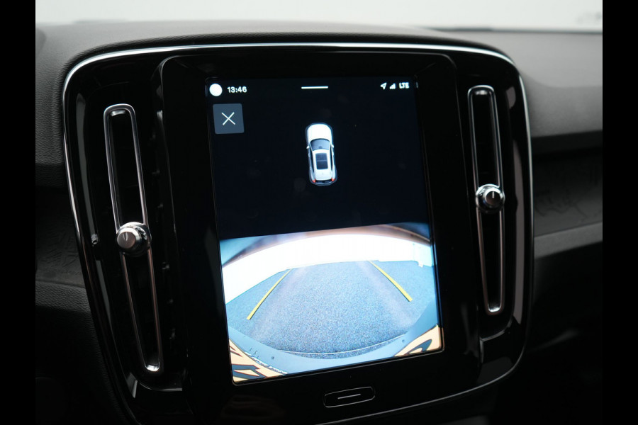 Volvo XC40 Recharge Plus 70 kWh 231pk Dealer O.H | Trekhaak Af Fabriek | Warmtepomp | Adaptive Cruise | Camera | Sportstoelen & Stuur Verwarmd | Google Assistent | Pilot Assist | Apple Carplay | Virutal Cockpit | DAB | 19"L.M