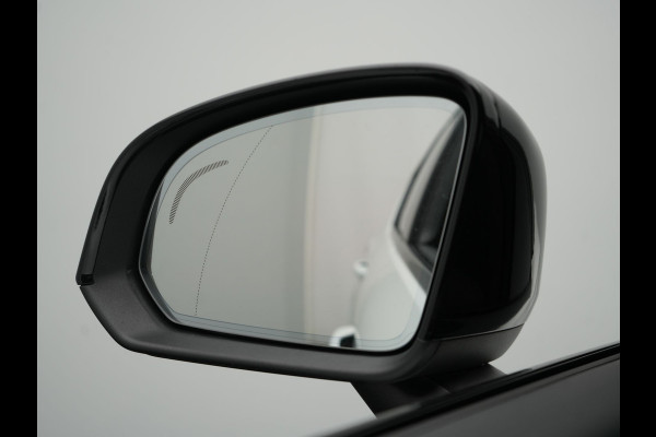 Volvo XC40 Recharge Plus 70 kWh 231pk Dealer O.H | Trekhaak Af Fabriek | Warmtepomp | Adaptive Cruise | Camera | Sportstoelen & Stuur Verwarmd | Google Assistent | Pilot Assist | Apple Carplay | Virutal Cockpit | DAB | 19"L.M