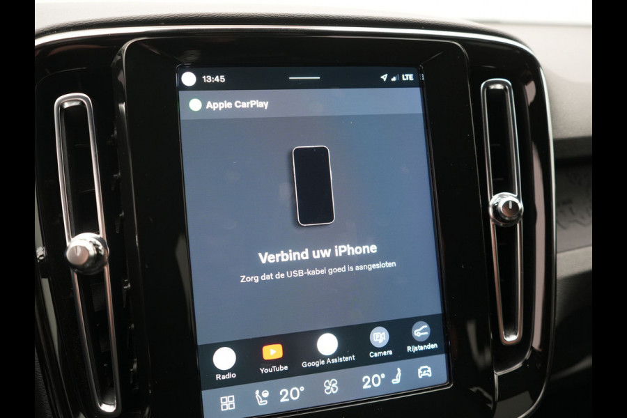 Volvo XC40 Recharge Plus 70 kWh 231pk Dealer O.H | Trekhaak Af Fabriek | Warmtepomp | Adaptive Cruise | Camera | Sportstoelen & Stuur Verwarmd | Google Assistent | Pilot Assist | Apple Carplay | Virutal Cockpit | DAB | 19"L.M