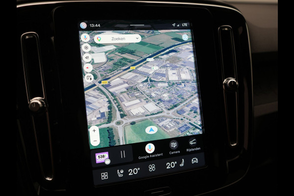 Volvo XC40 Recharge Plus 70 kWh 231pk Dealer O.H | Trekhaak Af Fabriek | Warmtepomp | Adaptive Cruise | Camera | Sportstoelen & Stuur Verwarmd | Google Assistent | Pilot Assist | Apple Carplay | Virutal Cockpit | DAB | 19"L.M