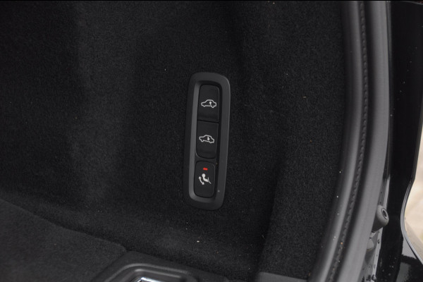 Volvo XC60 T6 350PK Automaat AWD Ultra Black Edition Trekhaak / Luchtvering / Facelift/ Head-up display/ Harman Kardon audio/ BLIS/ Elektrischbedienbare stoelen met geheugen / Panoramadak/ Adaptive cruise control/ Pilot assist/ Apple Carplay/ Android auto/