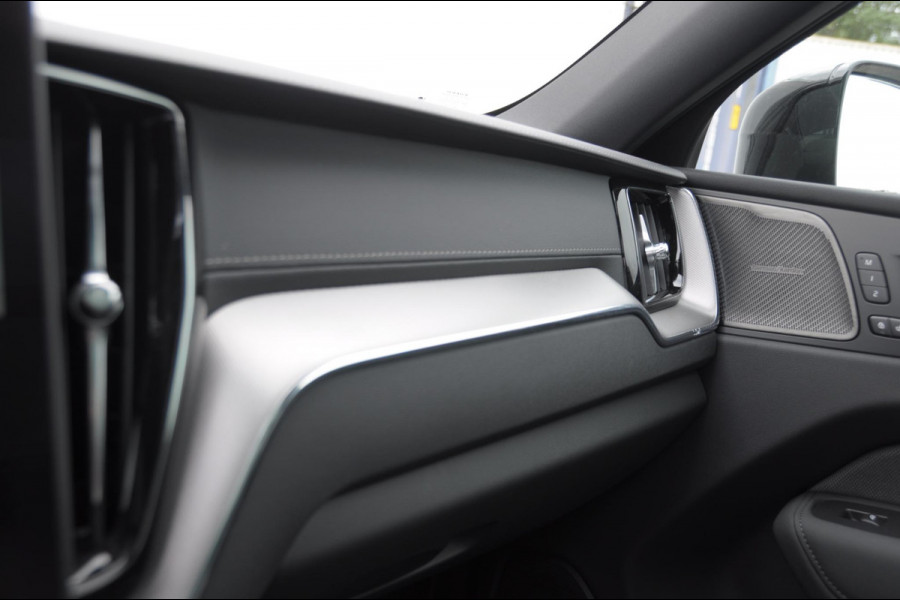 Volvo XC60 T6 350PK Automaat AWD Ultra Black Edition Trekhaak / Luchtvering / Facelift/ Head-up display/ Harman Kardon audio/ BLIS/ Elektrischbedienbare stoelen met geheugen / Panoramadak/ Adaptive cruise control/ Pilot assist/ Apple Carplay/ Android auto/