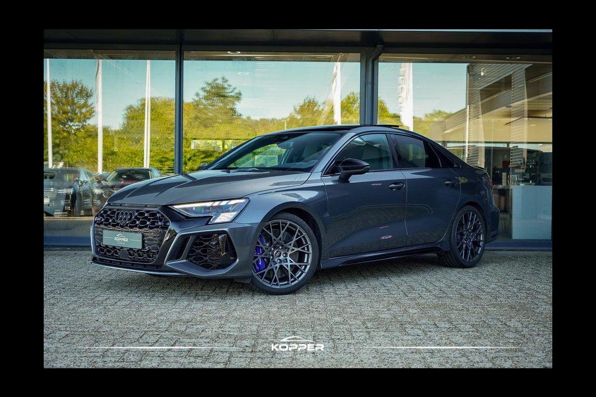 Audi RS3 Limousine 2.5 TFSI quattro / 1 van 300 / Keramisch / Pano / Kuipstoelen / B&O