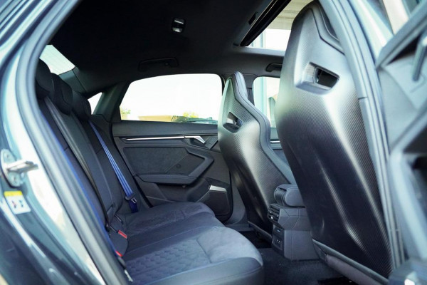 Audi RS3 Limousine 2.5 TFSI quattro / 1 van 300 / Keramisch / Pano / Kuipstoelen / B&O