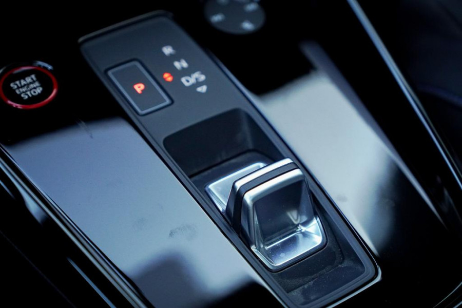 Audi RS3 Limousine 2.5 TFSI quattro / 1 van 300 / Keramisch / Pano / Kuipstoelen / B&O