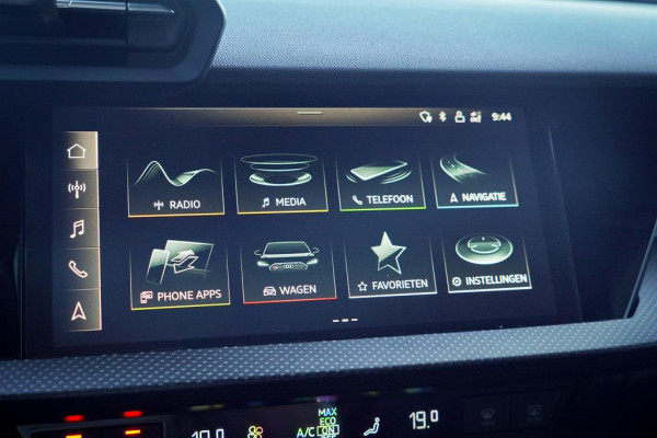 Audi RS3 Limousine 2.5 TFSI quattro / 1 van 300 / Keramisch / Pano / Kuipstoelen / B&O