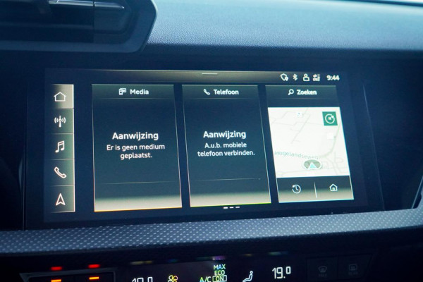 Audi RS3 Limousine 2.5 TFSI quattro / 1 van 300 / Keramisch / Pano / Kuipstoelen / B&O