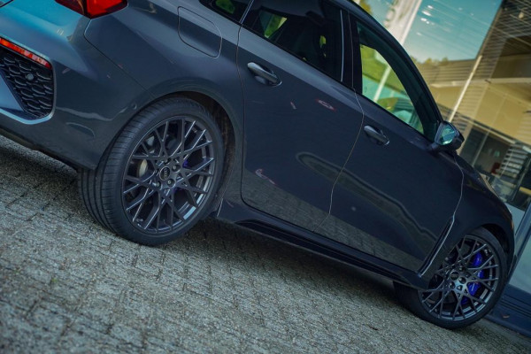 Audi RS3 Limousine 2.5 TFSI quattro / 1 van 300 / Keramisch / Pano / Kuipstoelen / B&O