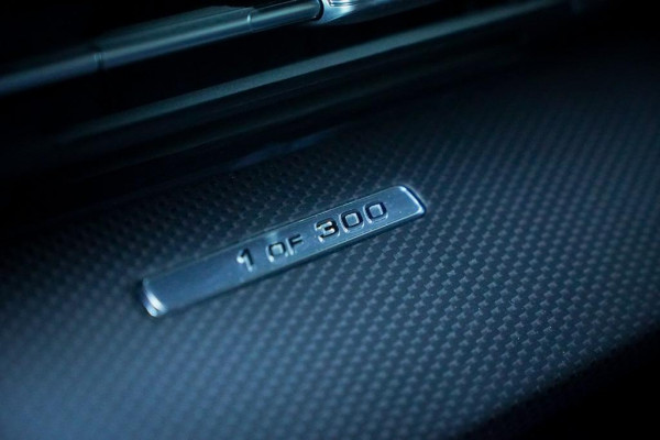 Audi RS3 Limousine 2.5 TFSI quattro / 1 van 300 / Keramisch / Pano / Kuipstoelen / B&O