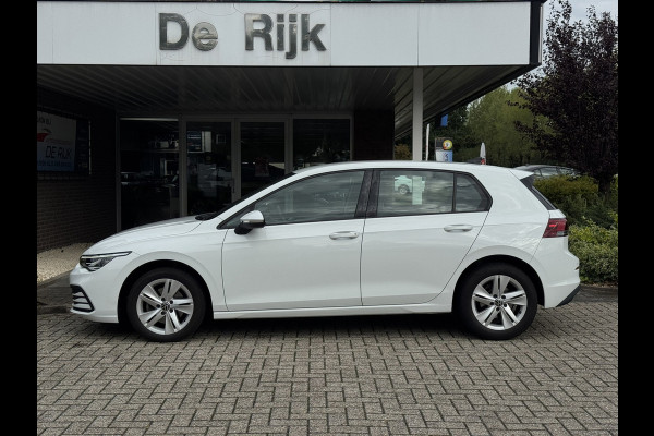 Volkswagen Golf 1.0 eTSI Life | Carplay/Android, Camera, Stoel+Stuurverw., LED, ACC | Winter Pakket |