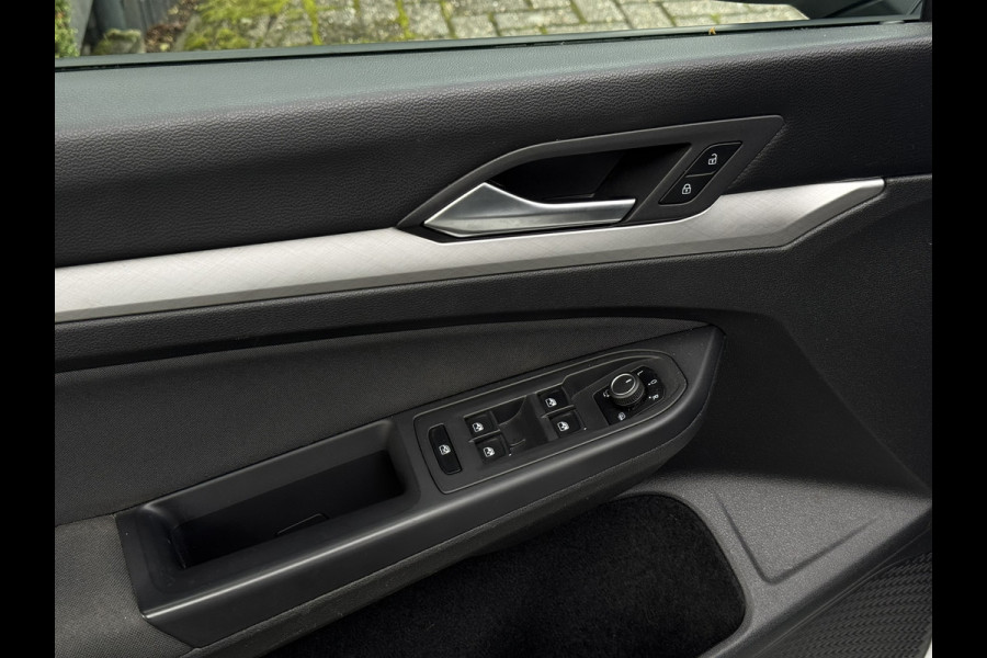 Volkswagen Golf 1.0 eTSI Life | Carplay/Android, Camera, Stoel+Stuurverw., LED, ACC | Winter Pakket |