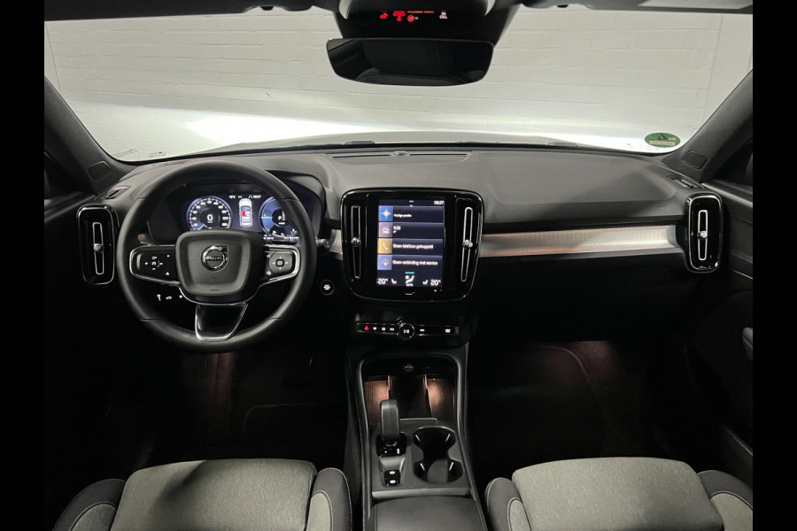 Volvo XC40 1.5 T4 Plug-in hybrid Core Bright Adapt. cruise | Stuur-/stoelverwarming | Achteruitrij camera | Dode hoek assistent | Carplay