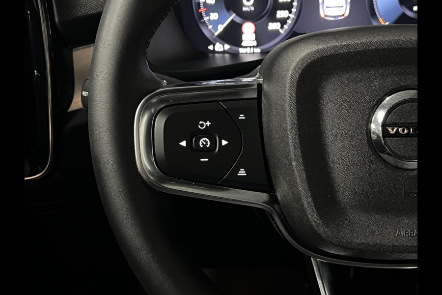 Volvo XC40 1.5 T4 Plug-in hybrid Core Bright Adapt. cruise | Stuur-/stoelverwarming | Achteruitrij camera | Dode hoek assistent | Carplay