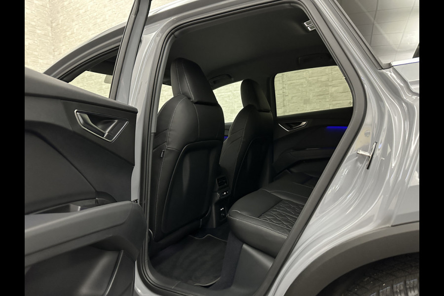 Audi Q4 e-tron 40 204pk 77 kWh | #RS-Leder | 96,7% SOH | 5x Q4 OP VOORRAAD! | ACC | Matrix-LED | Sfeerverlichting | 3 Zone Clima | Carplay | Getint Glas | Zwarte Hemelbekleding | Kieselgrau | Btw auto, 27150,= ex. | Bovag garantie. 4x Q4 op voorraad!