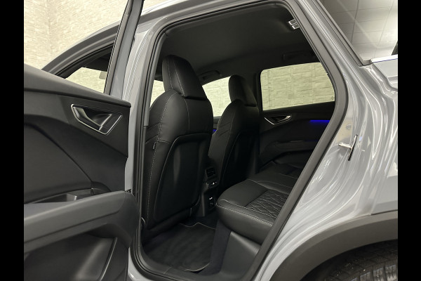 Audi Q4 e-tron 40 204pk 77 kWh | #RS-Leder | 96,7% SOH | 5x Q4 OP VOORRAAD! | ACC | Matrix-LED | Sfeerverlichting | 3 Zone Clima | Carplay | Getint Glas | Zwarte Hemelbekleding | Kieselgrau | Btw auto, 27150,= ex. | Bovag garantie. 4x Q4 op voorraad!