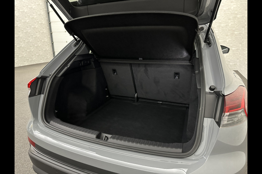 Audi Q4 e-tron 40 204pk 77 kWh | #RS-Leder | 96,7% SOH | 5x Q4 OP VOORRAAD! | ACC | Matrix-LED | Sfeerverlichting | 3 Zone Clima | Carplay | Getint Glas | Zwarte Hemelbekleding | Kieselgrau | Btw auto, 27150,= ex. | Bovag garantie. 4x Q4 op voorraad!