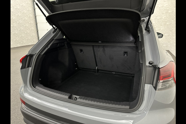 Audi Q4 e-tron 40 204pk 77 kWh | #RS-Leder | 96,7% SOH | 5x Q4 OP VOORRAAD! | ACC | Matrix-LED | Sfeerverlichting | 3 Zone Clima | Carplay | Getint Glas | Zwarte Hemelbekleding | Kieselgrau | Btw auto, 27150,= ex. | Bovag garantie. 4x Q4 op voorraad!