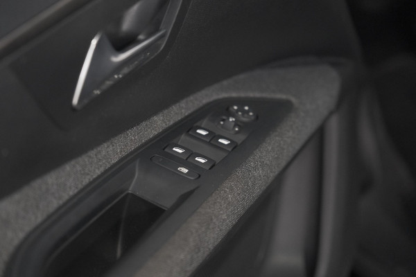 Peugeot 5008 PureTech 130 EAT8 Active Pack Business | 7 Zitplaatsen | Camera | Navigatie | Apple Carplay | Parkeersensoren