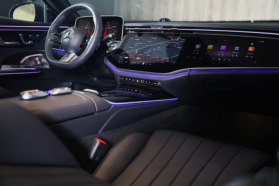 Mercedes-Benz E-Klasse 300 e AMG 53 Look / Massage / Burmester 4D / Head Up / 360 Camera / Acc / Elek Stoelen / Open Pano / 20 Inc