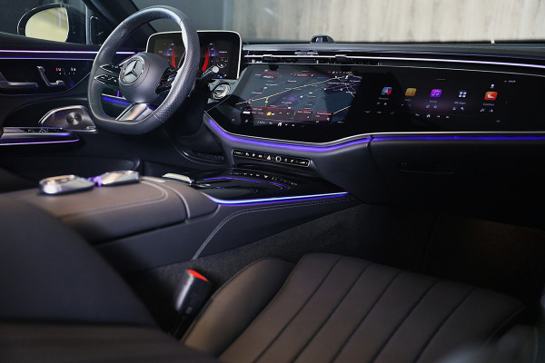 Mercedes-Benz E-Klasse 300 e AMG 53 Look / Massage / Burmester 4D / Head Up / 360 Camera / Acc / Elek Stoelen / Open Pano / 20 Inc