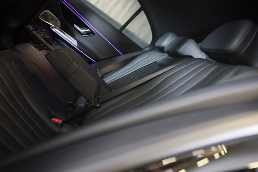 Mercedes-Benz E-Klasse 300 e AMG 53 Look / Massage / Burmester 4D / Head Up / 360 Camera / Acc / Elek Stoelen / Open Pano / 20 Inc