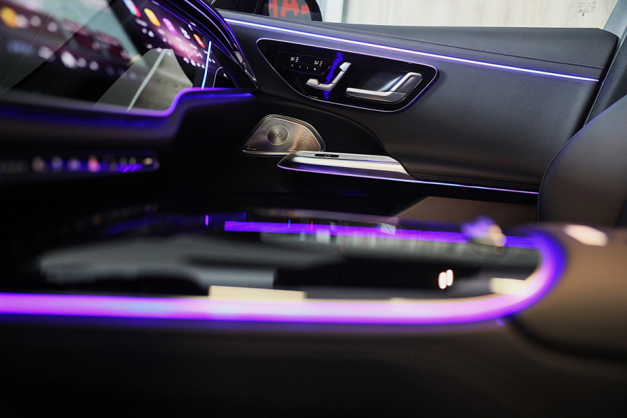 Mercedes-Benz E-Klasse 300 e AMG 53 Look / Massage / Burmester 4D / Head Up / 360 Camera / Acc / Elek Stoelen / Open Pano / 20 Inc
